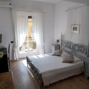  Apartment Beautiful Floral On Navigli Italy